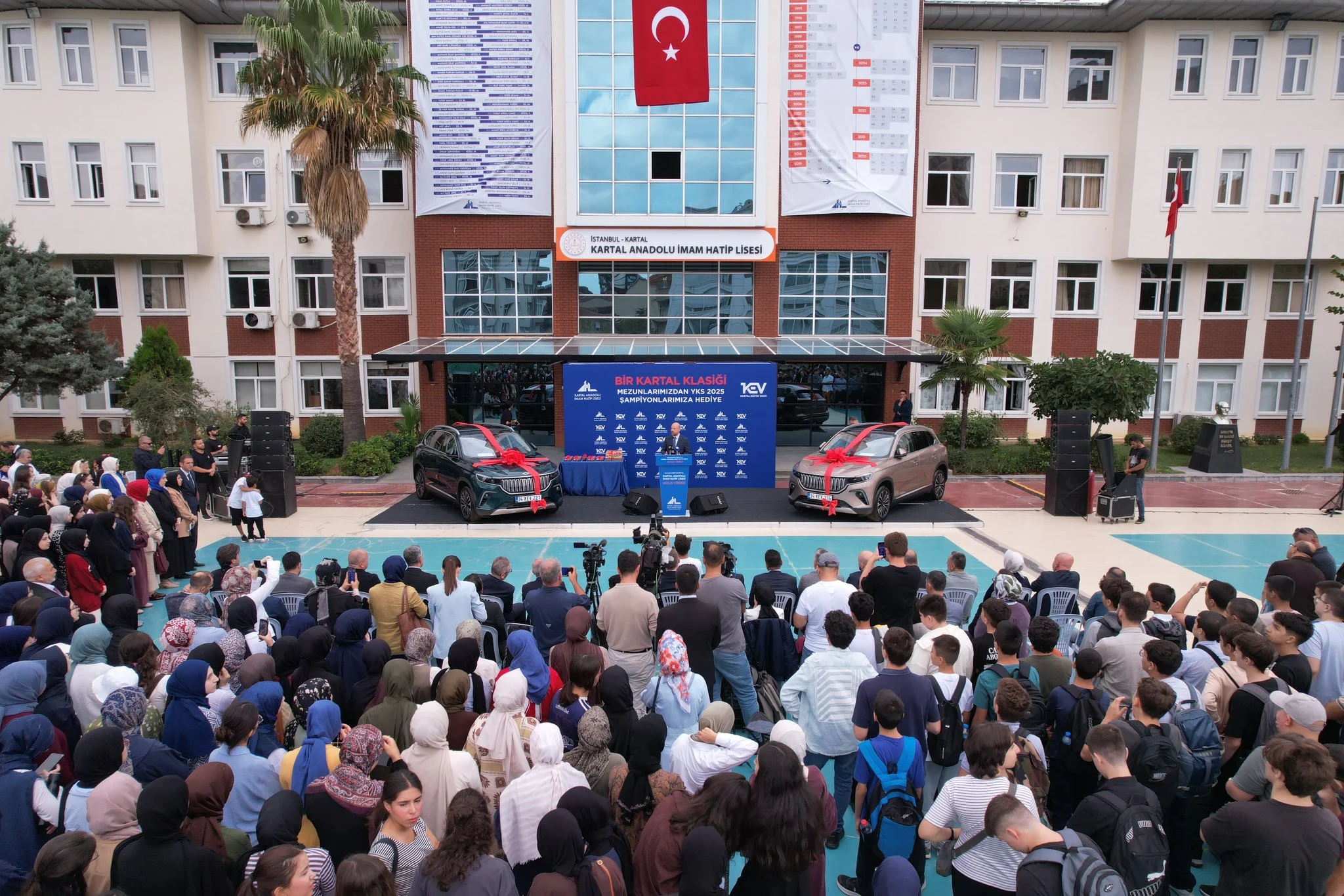 Kartal Anadolu İmam Hatip Lisesi’nde yeni eğitim öğretim yılı coşkulu bir törenle açıldı